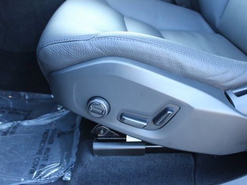 Used 2025 Volvo XC60 B5 Plus image 14