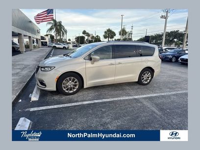Used 2021 Chrysler Pacifica Touring-L w/ Uconnect Theater Family Group