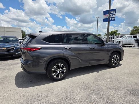 Used 2021 Toyota Highlander XLE FWD image 15