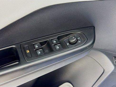 Used 2023 Volkswagen Taos SE w/ Panoramic Sunroof Package AWD/4WD image 18