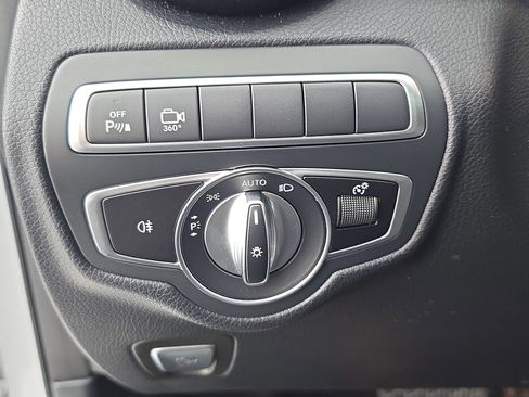 Used 2019 Mercedes-Benz GLC 350e 4MATIC image 25