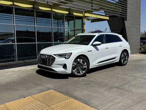 Used 2022 Audi e-tron Premium image 1