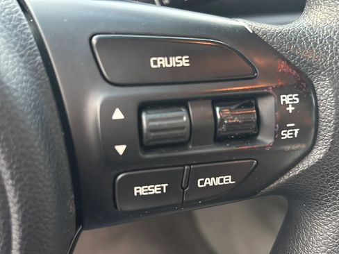 Used 2017 Kia Sedona LX image 31