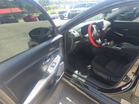 Used 2025 Nissan Sentra SR FWD image 3