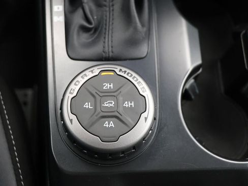 Used 2025 Ford Bronco Badlands image 26