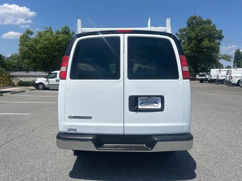 Used 2017 Chevrolet Express 2500 RWD image 8