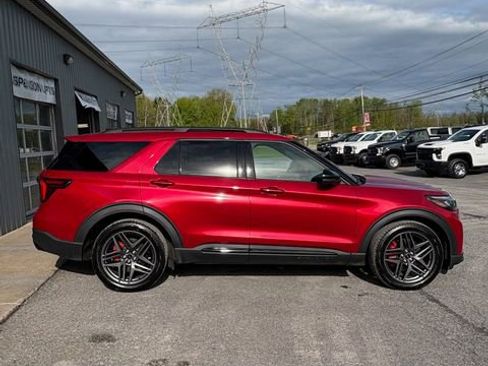 Used 2025 Ford Explorer ST w/ Sun And Sound Package AWD/4WD image 8