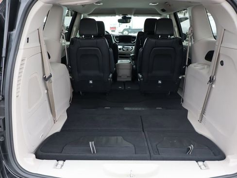 Used 2021 Chrysler Pacifica Touring-L w/ Uconnect Theater Family Group image 37