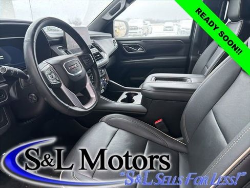 Used 2023 GMC Yukon XL SLT image 4
