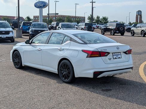 Used 2024 Nissan Altima 2.5 S FWD image 3