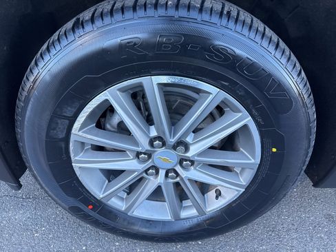 Used 2023 Chevrolet Traverse LT w/ Rear Camera Mirror Package image 11