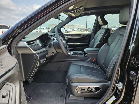 New 2025 Jeep Grand Cherokee L Overland w/ Advanced Protech Group III image 9