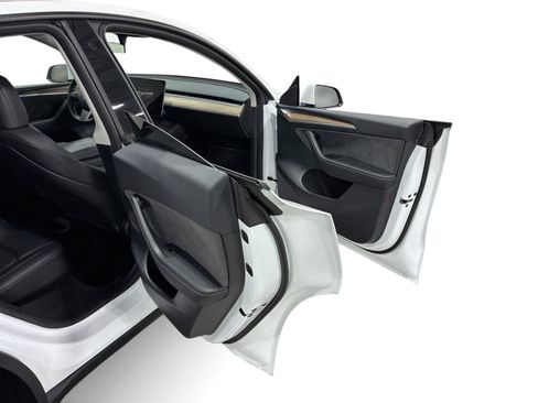 Certified 2023 Tesla Model Y Long Range AWD/4WD image 12