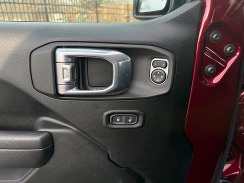 Used 2022 Jeep Gladiator Sport image 22