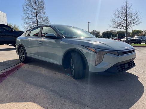 Used 2025 Kia K4 LXS image 4