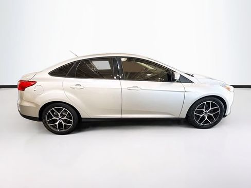 Used 2018 Ford Focus SEL FWD image 5