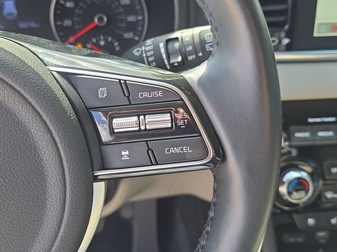 Certified 2022 Kia Sportage EX w/ EX Technology Package FWD image 33