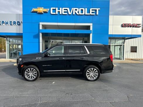 Used 2021 GMC Yukon Denali w/ Denali Premium Package image 3