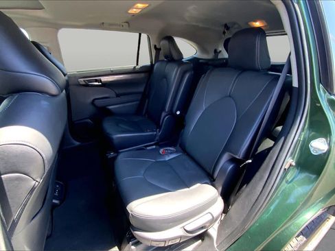 Used 2023 Toyota Highlander Limited FWD image 21