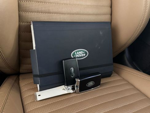 Used 2024 Land Rover Discovery Dynamic SE image 47