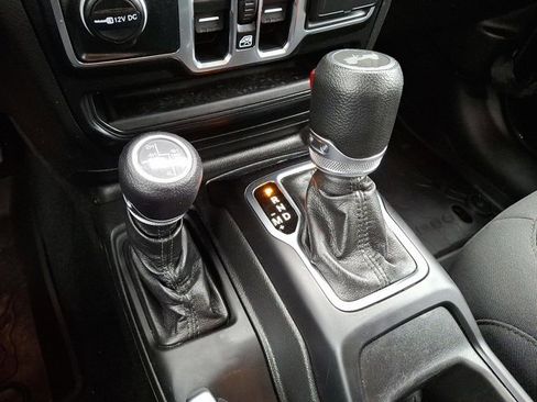 Certified 2023 Jeep Wrangler Unlimited w/ Cold Weather Group image 17