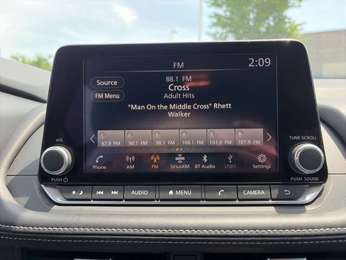 Used 2025 Nissan Rogue SV FWD image 6