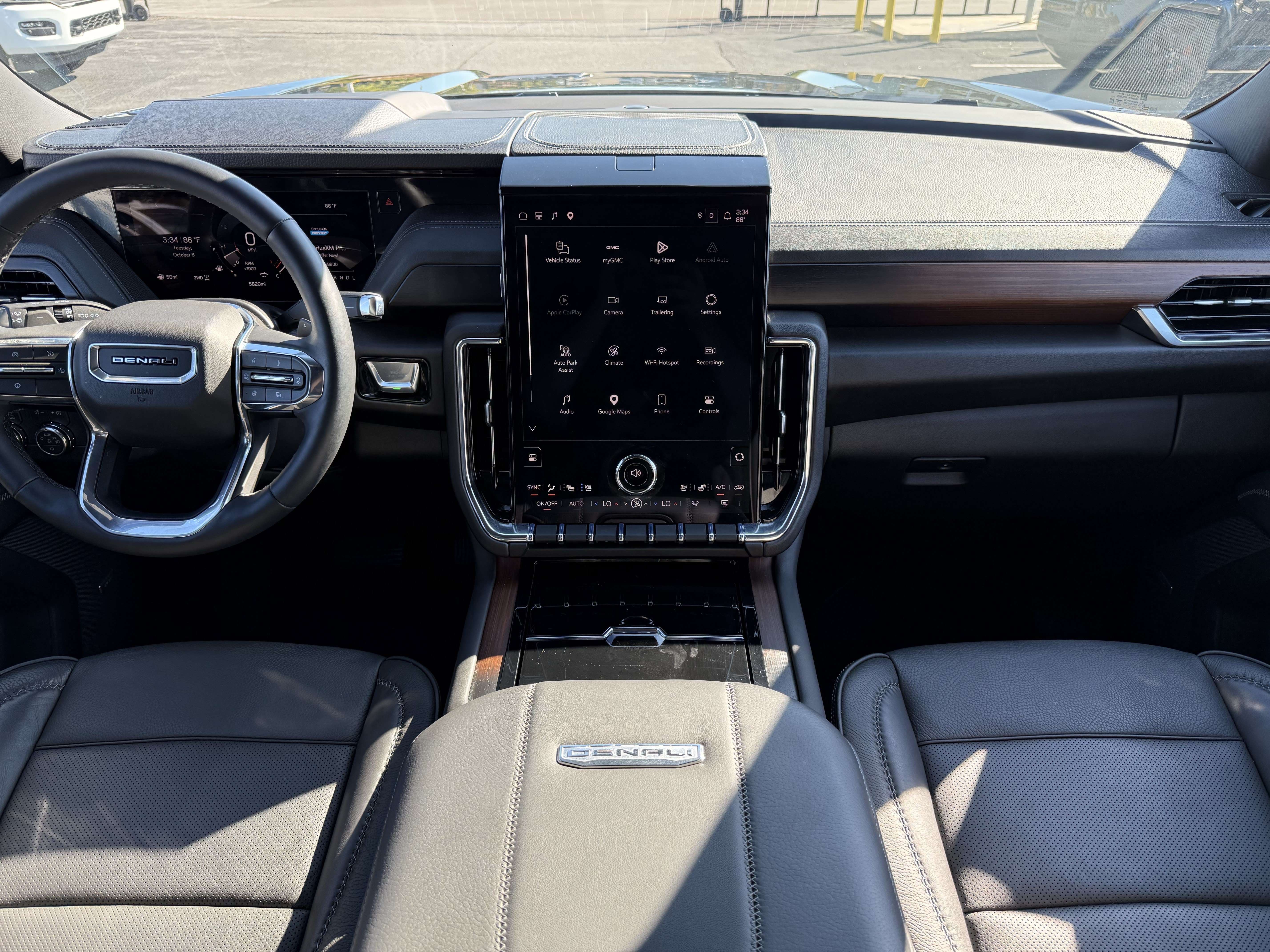 Used 2026 GMC Yukon Denali w/ Sun & Power Step Package AWD/4WD image 29