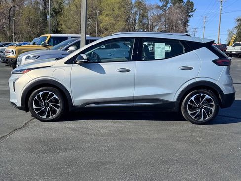 Used 2023 Chevrolet Bolt EUV Premier w/ Sun & Sound Package FWD image 3