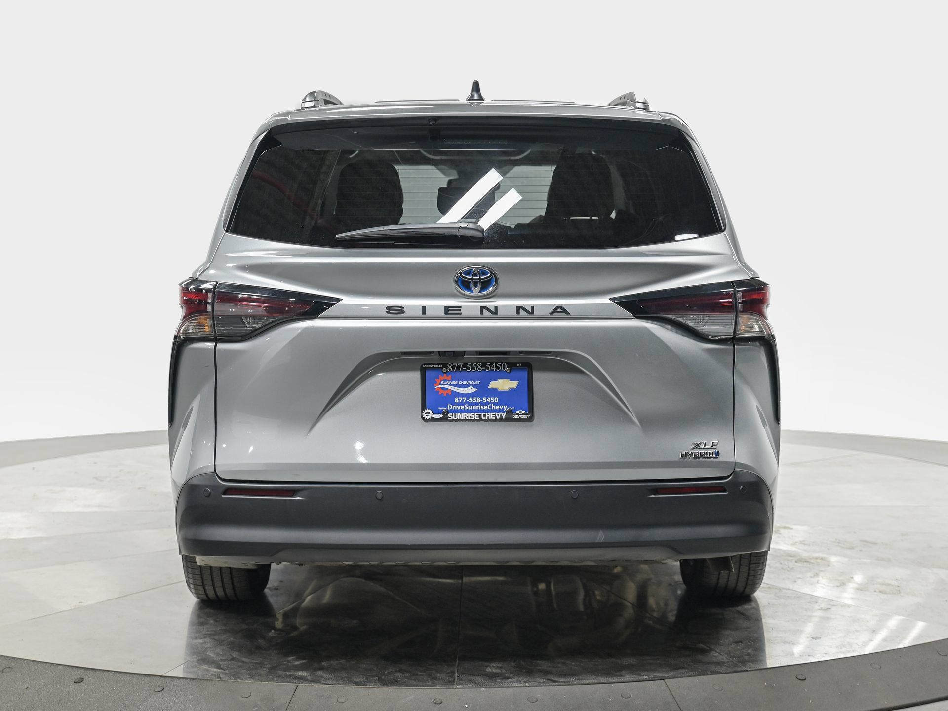 Used 2024 Toyota Sienna XLE w/ XLE Plus Package FWD image 5