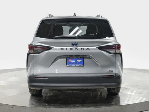 Used 2024 Toyota Sienna XLE w/ XLE Plus Package FWD image 5