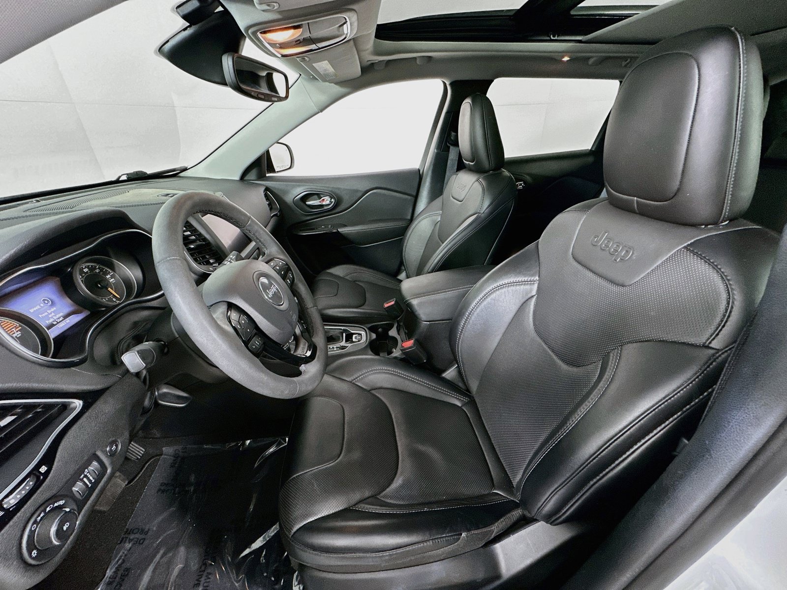 Used 2023 Jeep Cherokee Altitude Lux w/ Lux Elite Package AWD/4WD image 21