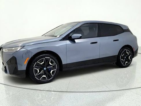 Used 2024 BMW iX xDrive50 w/ Sport Package AWD/4WD image 4