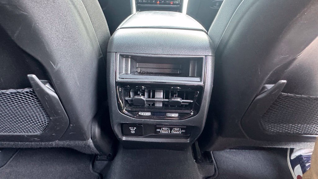 Used 2023 Jeep Grand Cherokee Altitude AWD/4WD image 12