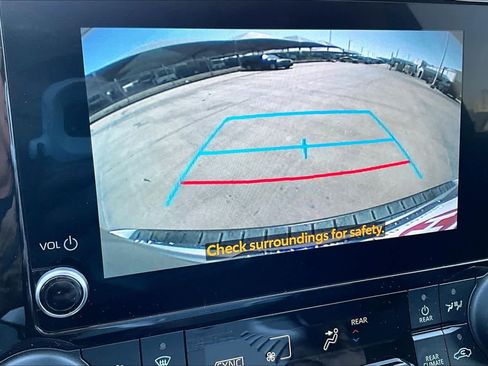 Used 2023 Toyota Highlander XLE image 25