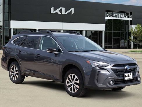 Used 2025 Subaru Outback Premium image 8