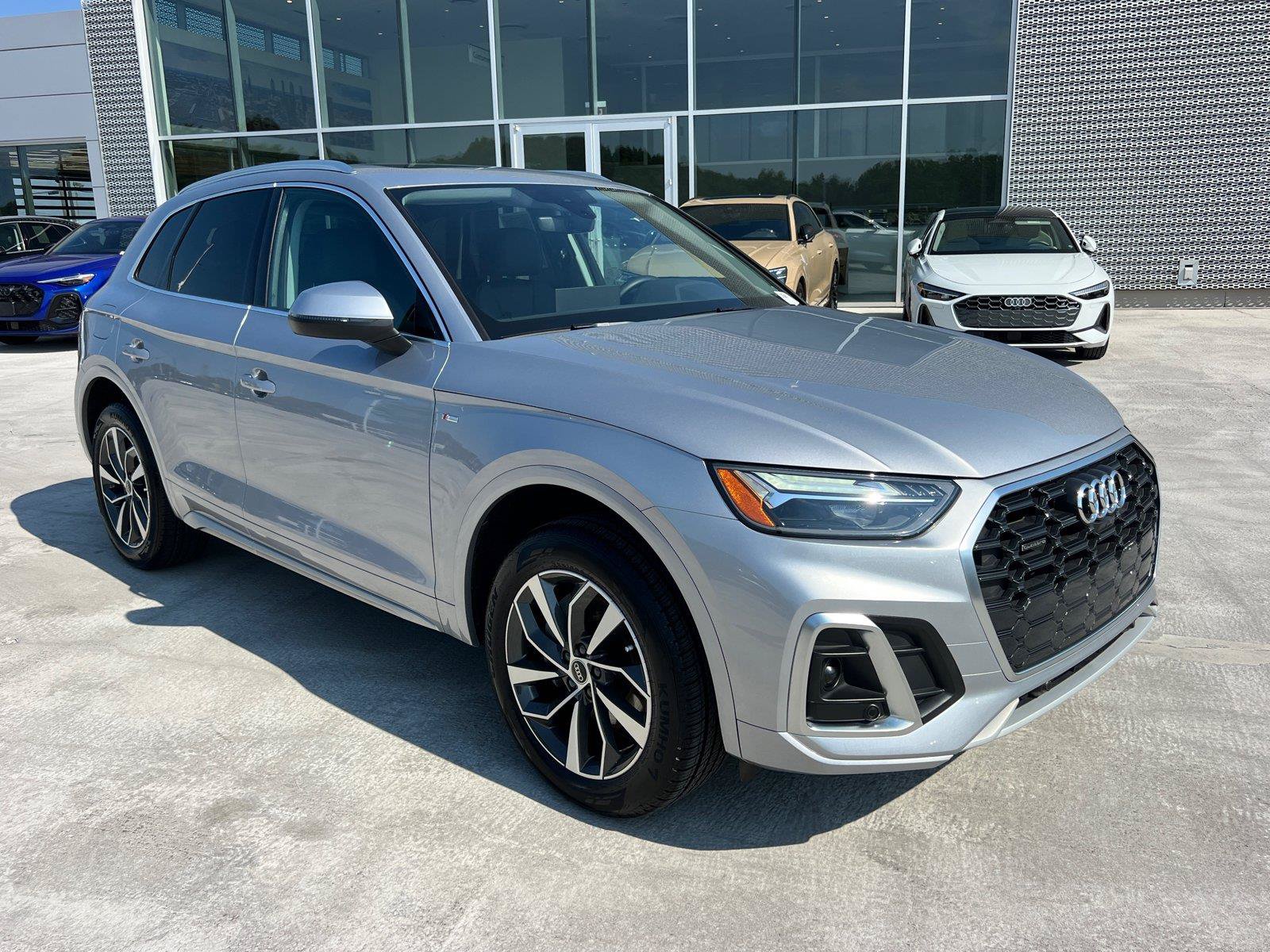 Used 2025 Audi Q5 2.0T Premium Plus w/ Premium Plus Package AWD/4WD image 3