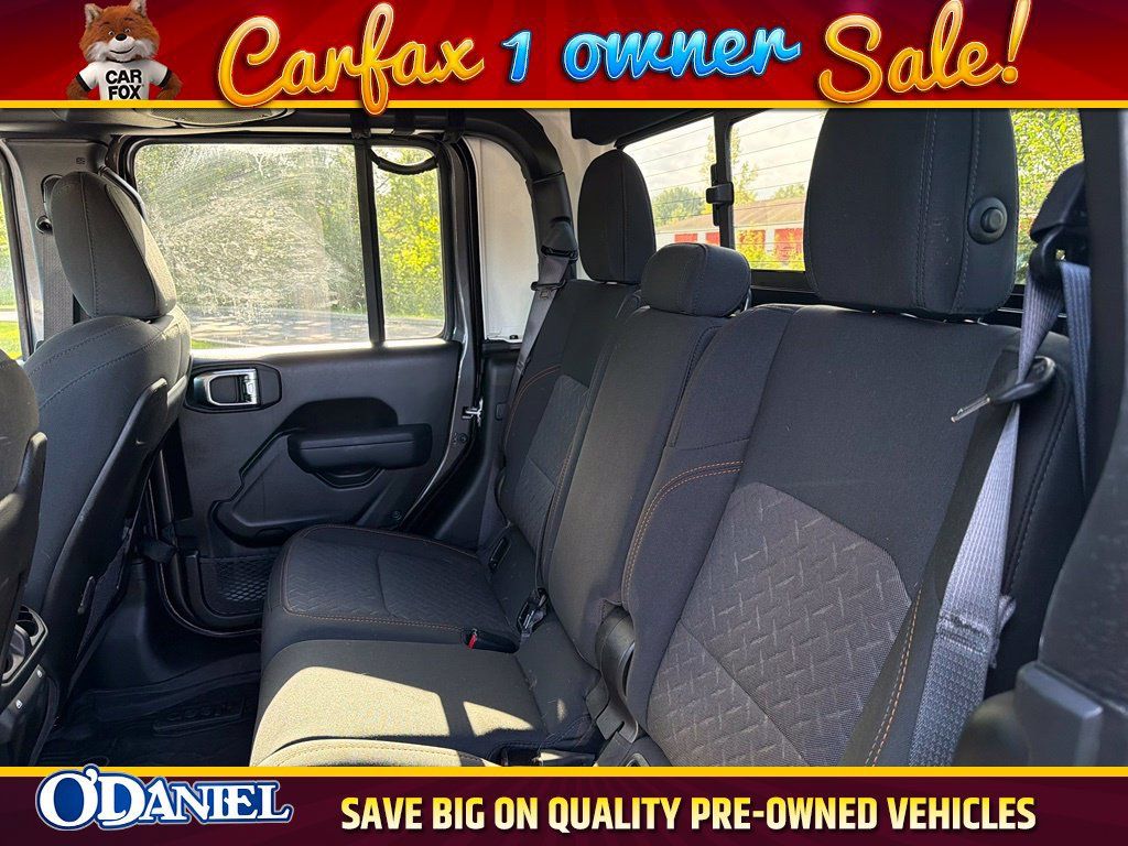 Used 2025 Jeep Gladiator Mojave w/ Convenience Group AWD/4WD image 13