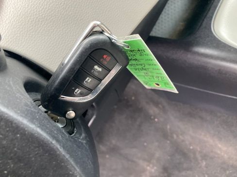 Used 2022 Toyota Corolla LE image 33