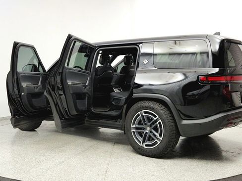 Used 2025 Rivian R1S Adventure image 10