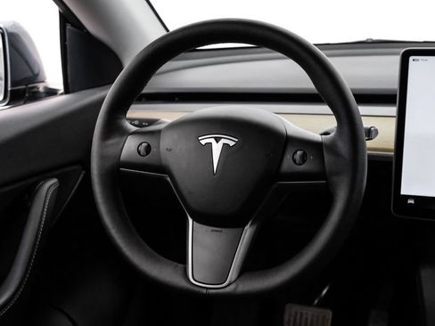 Used 2022 Tesla Model Y Long Range AWD/4WD image 16
