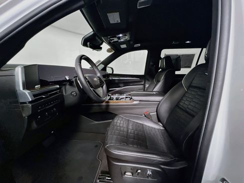Used 2025 Cadillac Escalade ESV Sport Platinum AWD/4WD image 14
