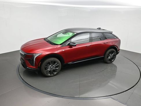 New 2027 Cadillac Optiq Premium Sport w/ LPO, Floor Liner Package AWD/4WD image 39