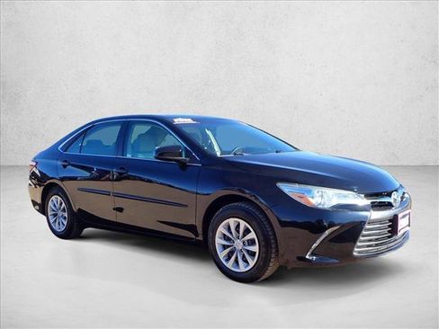 Used 2017 Toyota Camry LE image 6