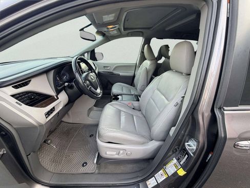 Used 2016 Toyota Sienna XLE Premium AWD/4WD image 16