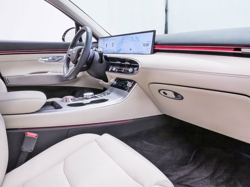 Certified 2026 Genesis GV70 2.5T Select image 13