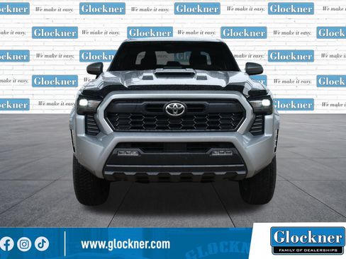 Used 2025 Toyota Tacoma TRD Sport AWD/4WD image 2