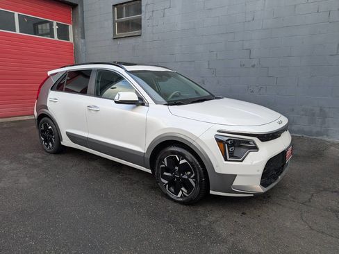 Used 2023 Kia Niro Wave image 1