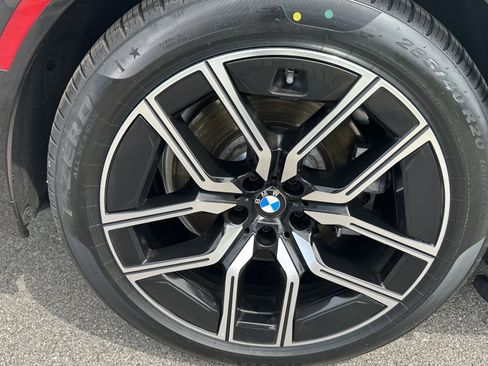 Certified 2025 BMW i7 xDrive60 w/ Premium Package image 14