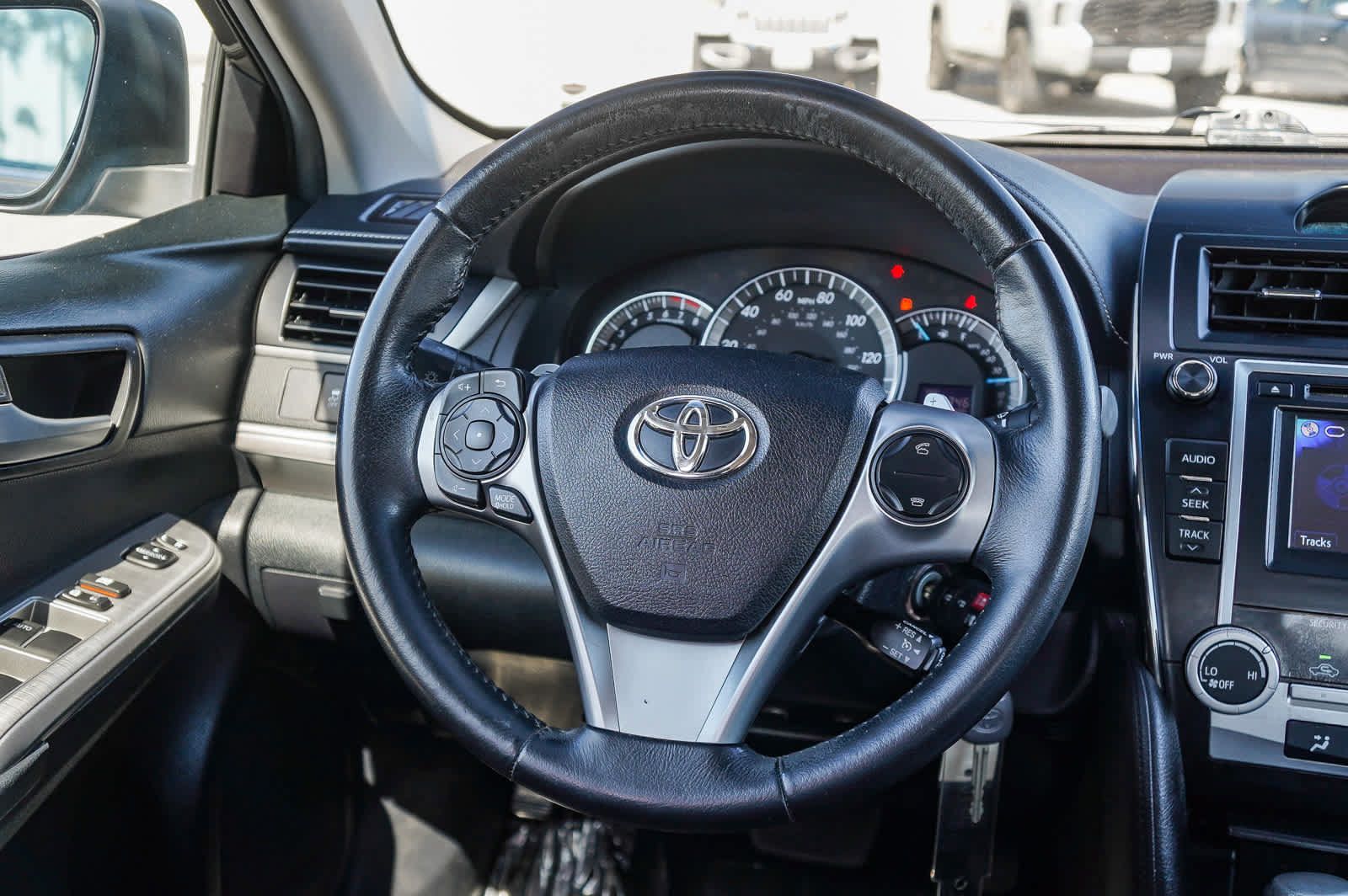 Used 2014 Toyota Camry SE FWD image 16