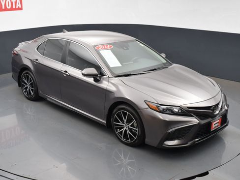 Used 2024 Toyota Camry SE image 22
